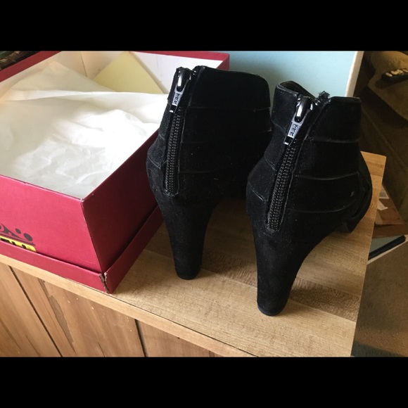 Vaneli NWT Black Suede Booties Size 10M - Picture 2 of 8